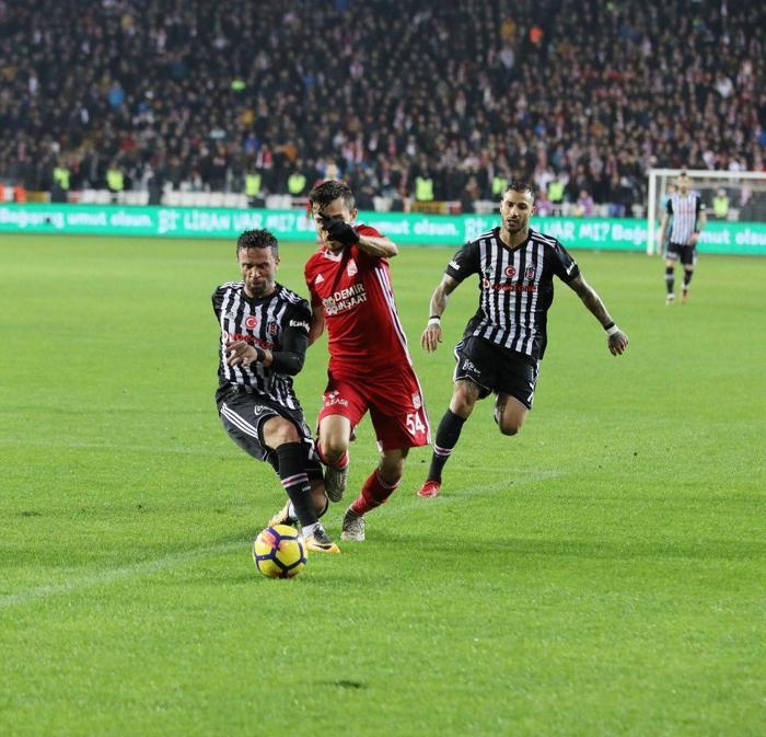 Beşiktaşta Negredo-Quaresma gerginliği sürüyor
