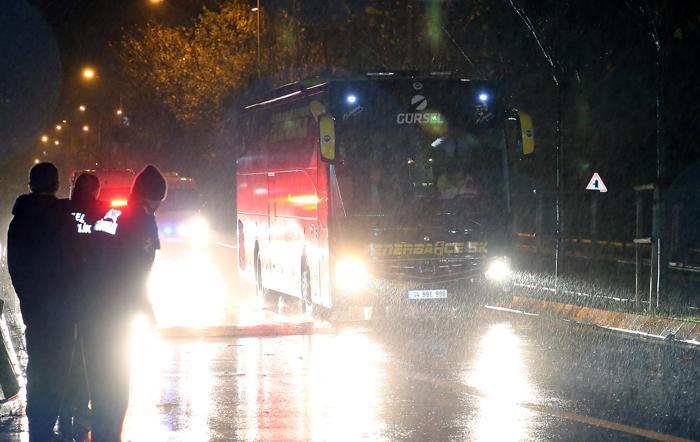 Samandıraya dönüşte neler yaşandı İşte Fenerbahçenin adım adım otobüs yolculuğu