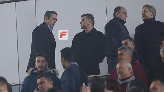 Fenerbahçeli taraftarlardan Ali Koç ve Comolliye büyük tepki