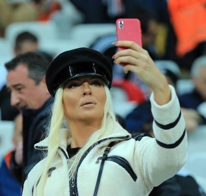Jelena yenge Tosiçe sesini duyuramadı