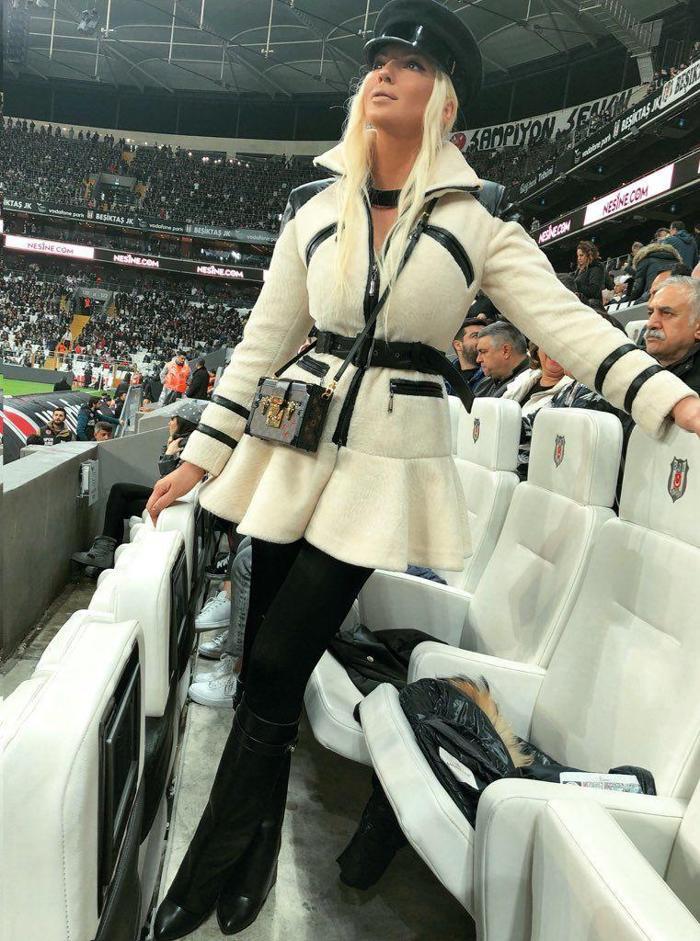 Jelena yenge Tosiçe sesini duyuramadı