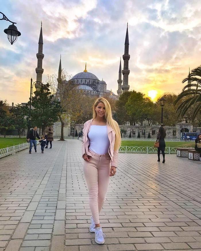 Güzel fitnessci Yanita Yancheva Türkiyeye gelmiş...