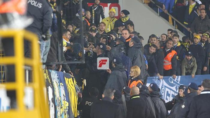 Fenerbahçe tribününde kavga çıktı 2 yaralı var