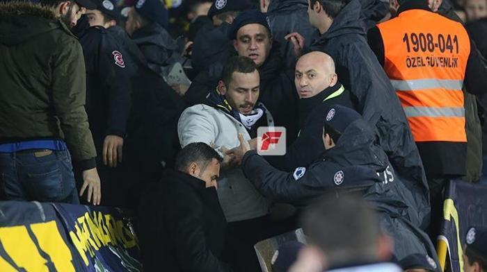Fenerbahçe tribününde kavga çıktı 2 yaralı var