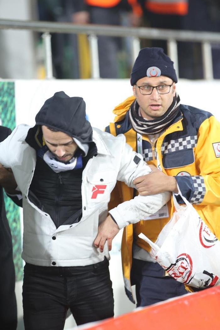 Fenerbahçe tribününde kavga çıktı 2 yaralı var