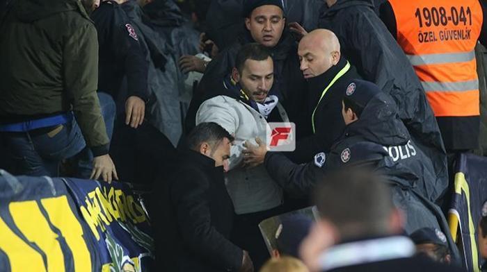 Fenerbahçe tribününde kavga çıktı 2 yaralı var