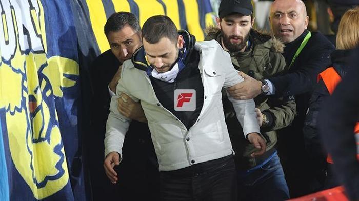Fenerbahçe tribününde kavga çıktı 2 yaralı var