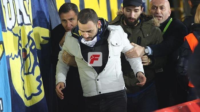 Fenerbahçe tribününde kavga çıktı 2 yaralı var