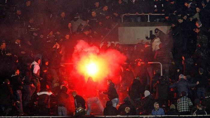 Partizan-Kızılyıldız maçında ortalık karıştı