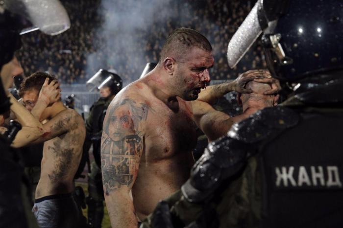 Partizan-Kızılyıldız maçında ortalık karıştı