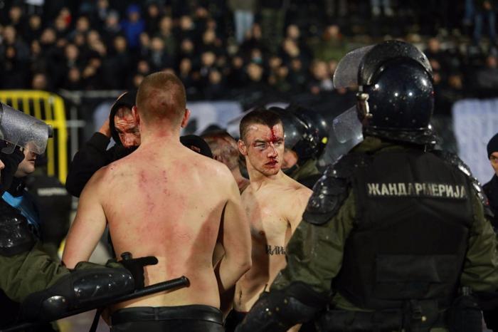 Partizan-Kızılyıldız maçında ortalık karıştı