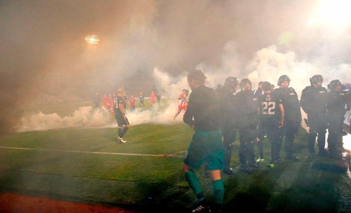 Partizan-Kızılyıldız maçında ortalık karıştı