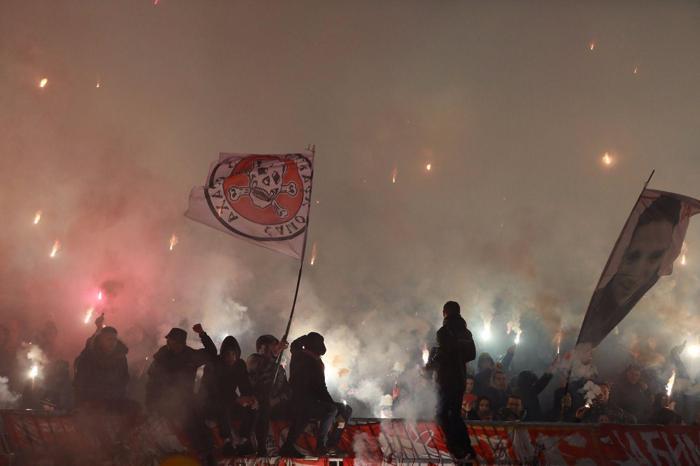 Partizan-Kızılyıldız maçında ortalık karıştı