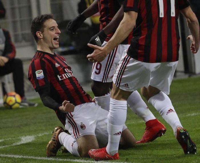16 - AC MILAN