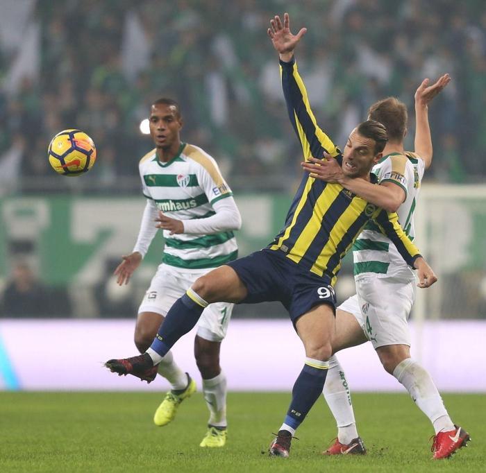 O bölgenin adamı Soldado