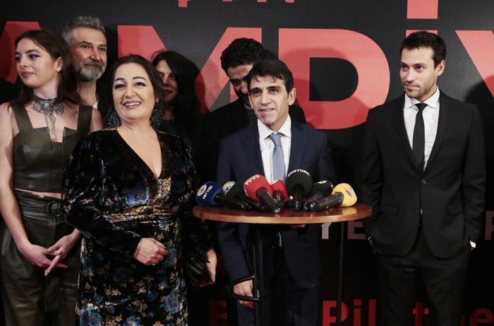 Sempatik güzel Tara de Vries