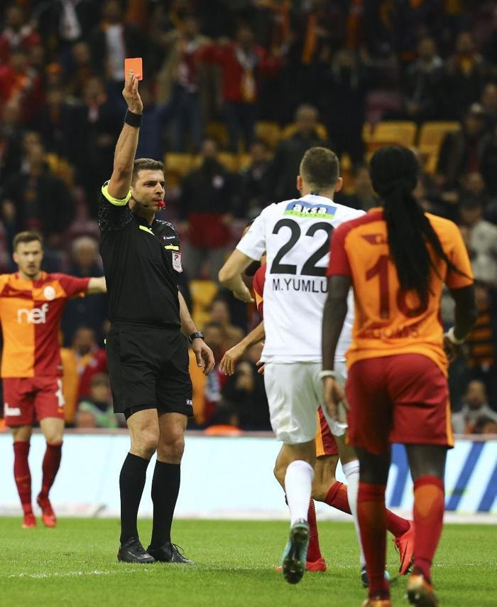 Şölen ve isyan (Mehmet Demirkol)