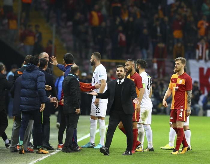 Takım savunması çok kötü (Hakan Can)