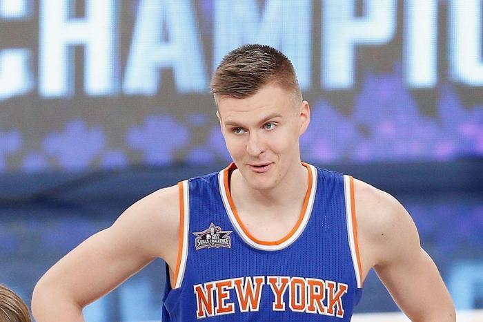 NBA yıldızı Kristaps Porzingis, model Abigail Ratchfordu takipte