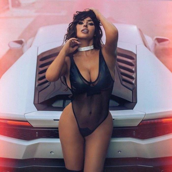 NBA yıldızı Kristaps Porzingis, model Abigail Ratchfordu takipte