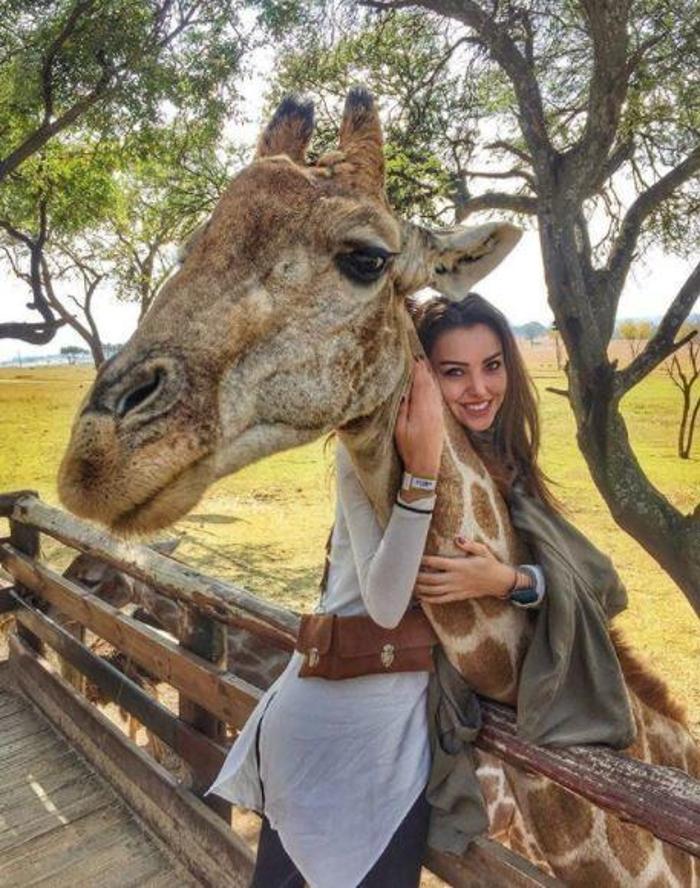 Tuvana Türkay stalk yapmak için sahte hesap kullanıyor