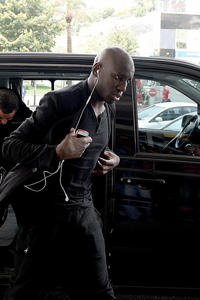 Demba Ba formayı giydi