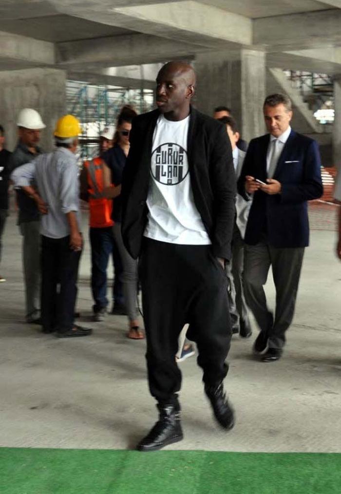 Demba Ba formayı giydi