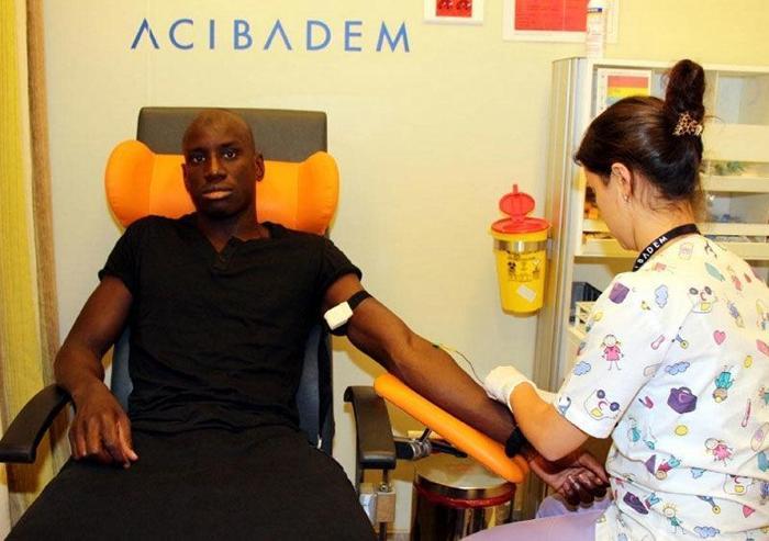 Demba Ba formayı giydi