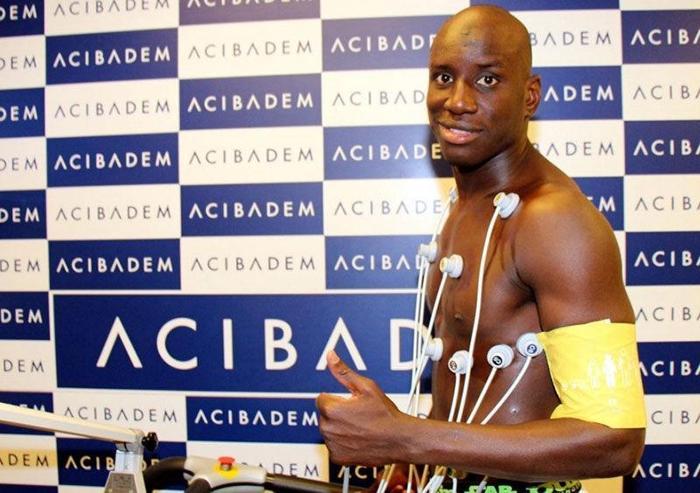 Demba Ba formayı giydi