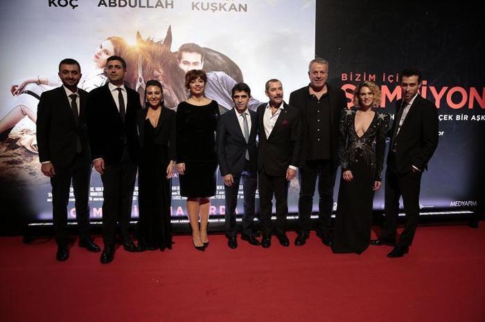 Ünlüler galaya akın etti