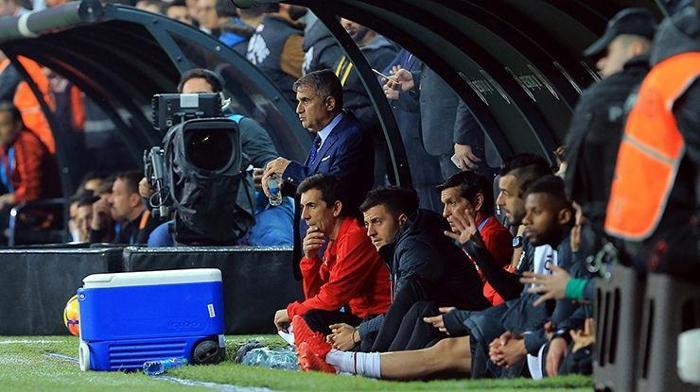 Şenol Güneş çıldırdı Yardımcısı Şeref Çiçekle gergin anlar...