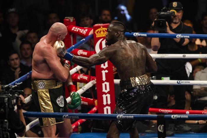 Tyson Fury, Deontay Wilderla bu kez Old Traffordda dövüşmek istiyor