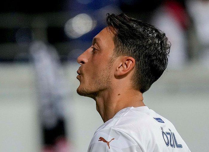 Fenerbahçenin 10 numarası Mesut Özil İstanbula veda mı ediyor Katardan dev teklif