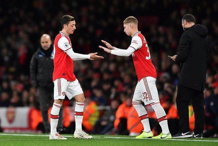 Fenerbahçenin 10 numarası Mesut Özil İstanbula veda mı ediyor Katardan dev teklif