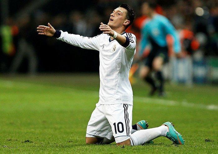 Fenerbahçenin 10 numarası Mesut Özil İstanbula veda mı ediyor Katardan dev teklif