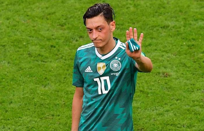 Lothar Matthaus: Mesut Özile öfkeliyiz çünkü...