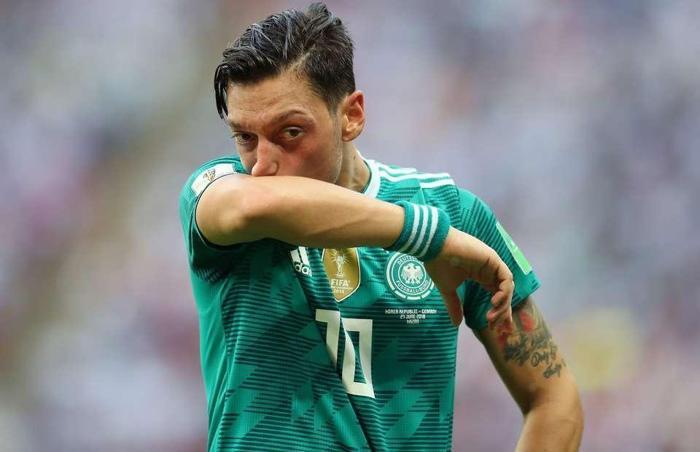 Lothar Matthaus: Mesut Özile öfkeliyiz çünkü...