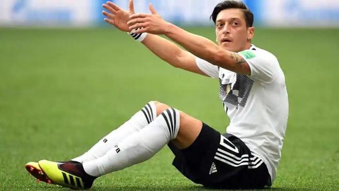 Lothar Matthaus: Mesut Özile öfkeliyiz çünkü...