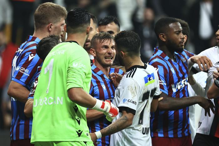 Uğurcan Çakır çılgına döndü, kırmızı kart gördü Beşiktaş-Trabzonspor maçında saha karıştı