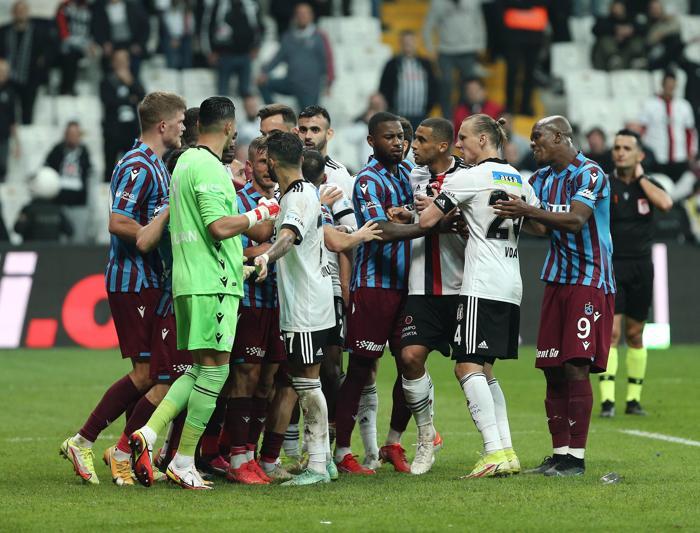 Uğurcan Çakır çılgına döndü, kırmızı kart gördü Beşiktaş-Trabzonspor maçında saha karıştı