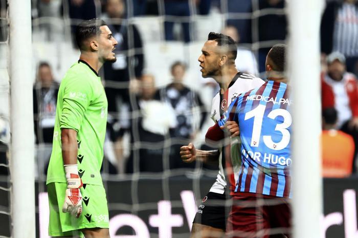 Uğurcan Çakır çılgına döndü, kırmızı kart gördü Beşiktaş-Trabzonspor maçında saha karıştı