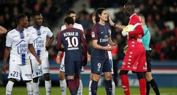 Neymar & Cavani geriliminde 2. perde
