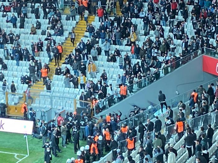 Beşiktaş-Trabzonspor maçında gerginlik Polis müdahale etti...