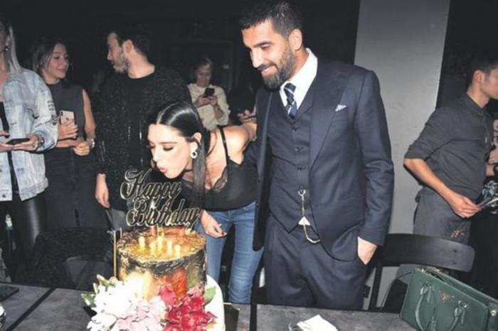 Arda Turandan eşine milyonluk jest