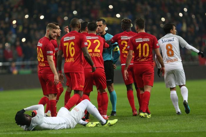 Fanatik yazarlarının Kayserispor - Başakşehir maçı yorumları
