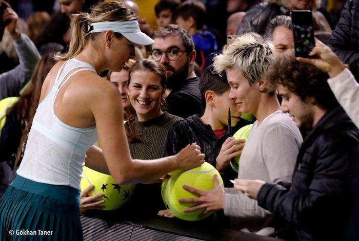 Ünlüler Maria Sharapova için akın etti
