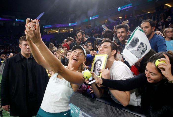 Ünlüler Maria Sharapova için akın etti