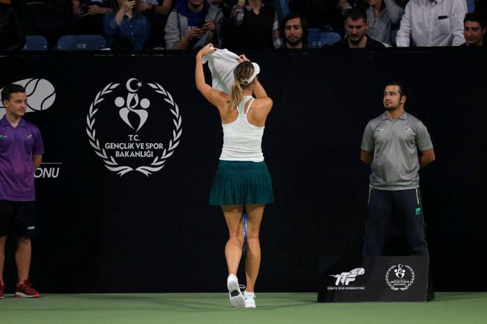 Ünlüler Maria Sharapova için akın etti