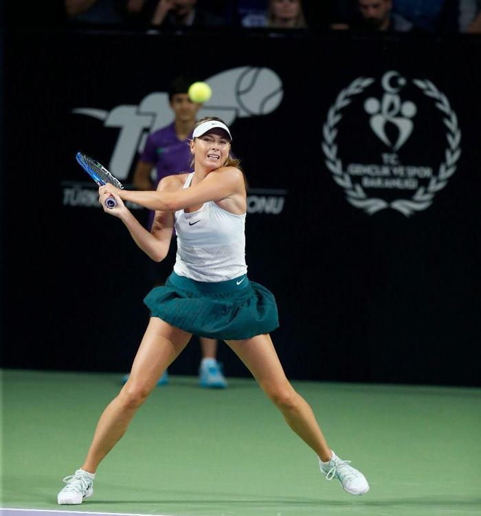 Ünlüler Maria Sharapova için akın etti