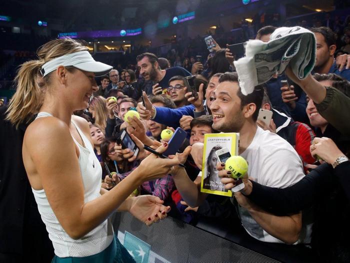 Ünlüler Maria Sharapova için akın etti